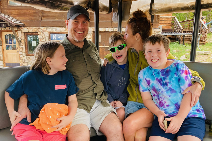 photo of Jamie Sumner and family, hugging and kissing during a trip to Colorado